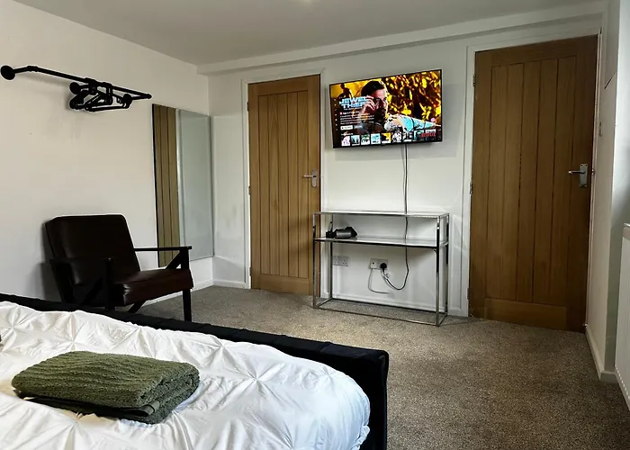Entire Apartment Super King Bed Close To Town Centre