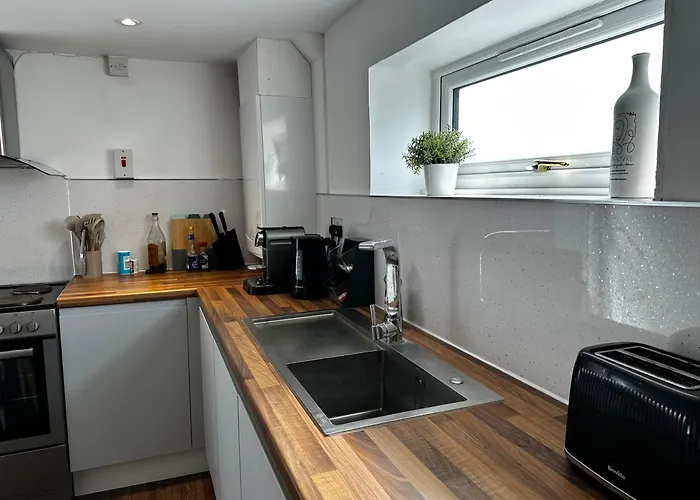 Entire Apartment Super King Bed Close To Town Centre