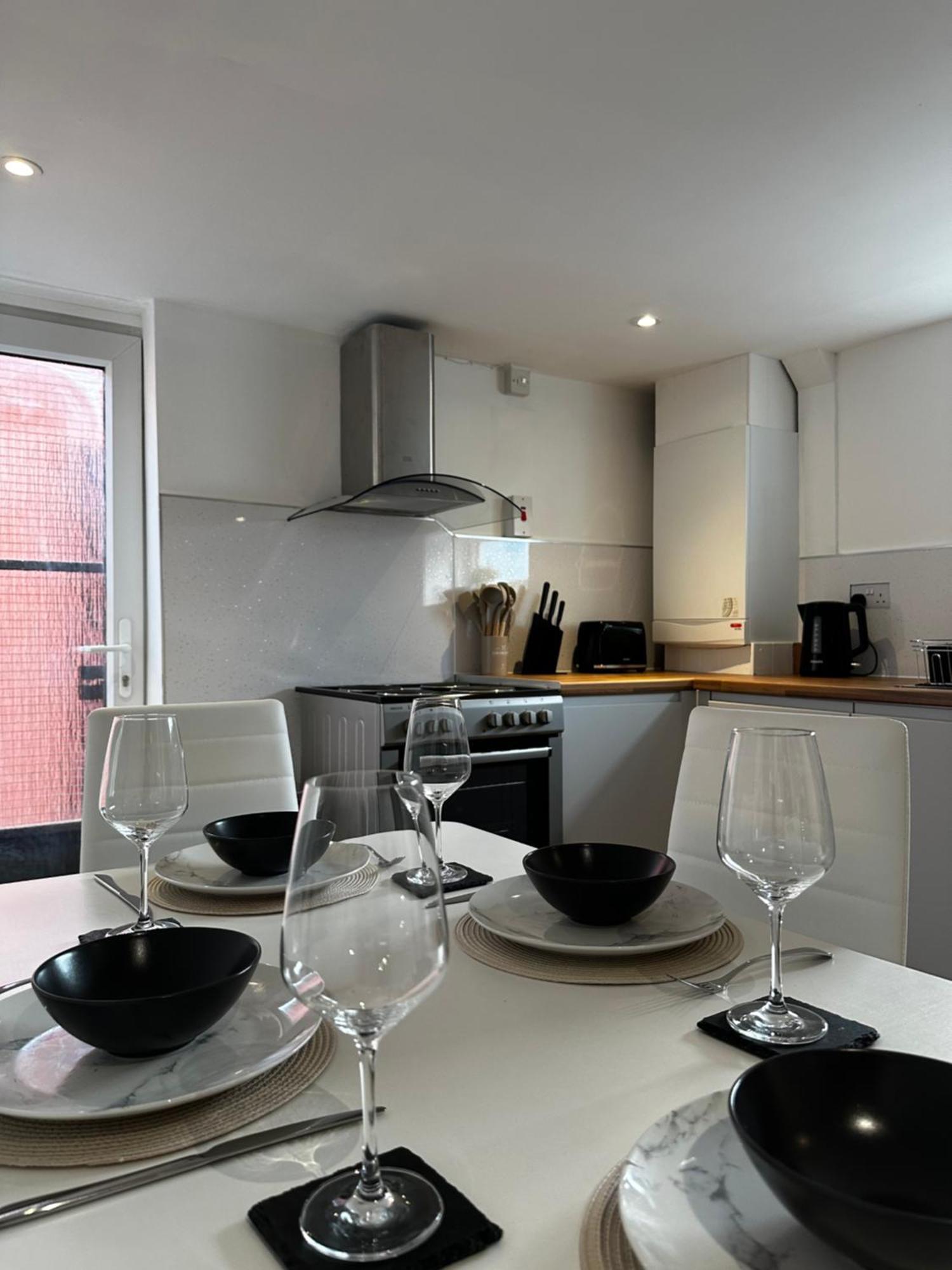 Entire Super King Bed Close To Town Centre Appartement
