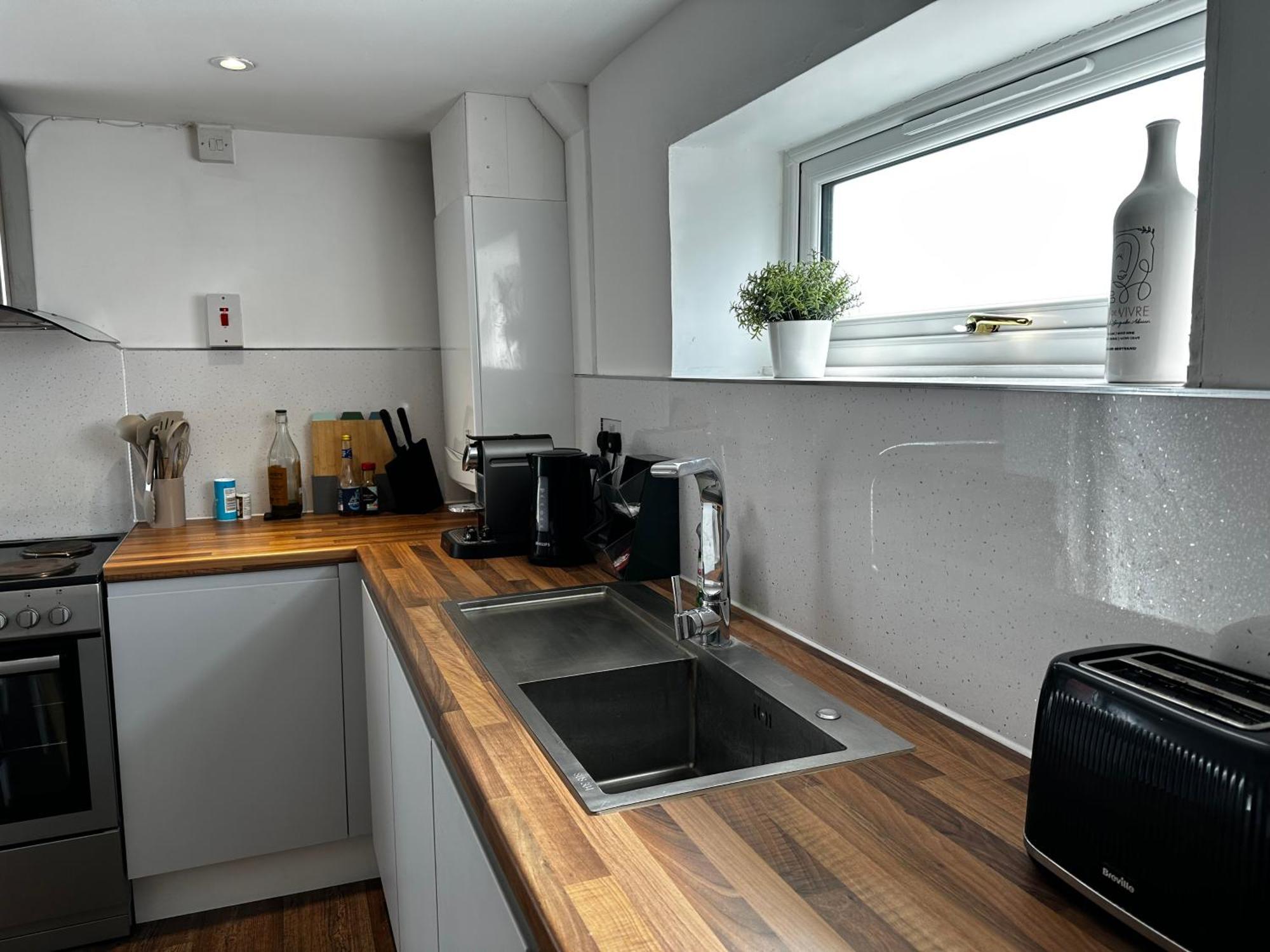 Apartment Entire Super King Bed Close To Town Centre